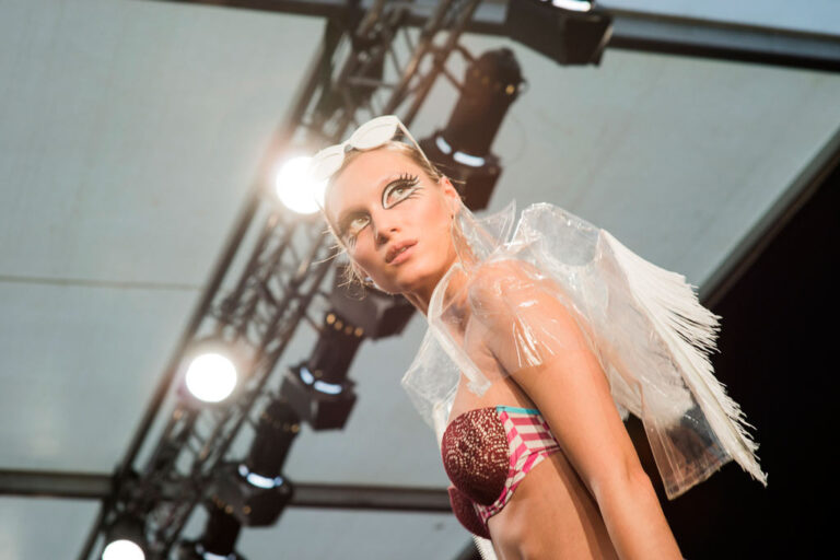 MAYBELLINE NY MAQUILLAJE EN LA PASARELA @MFSHOW_WOMAN