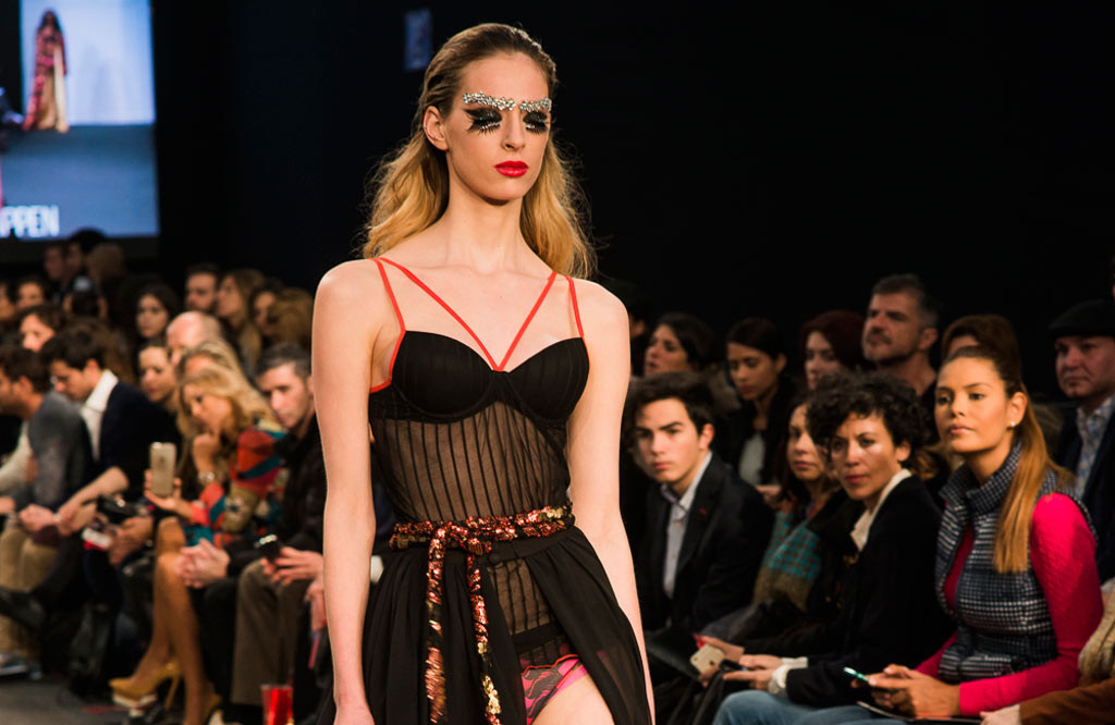MAYBELLINE-desfile-019