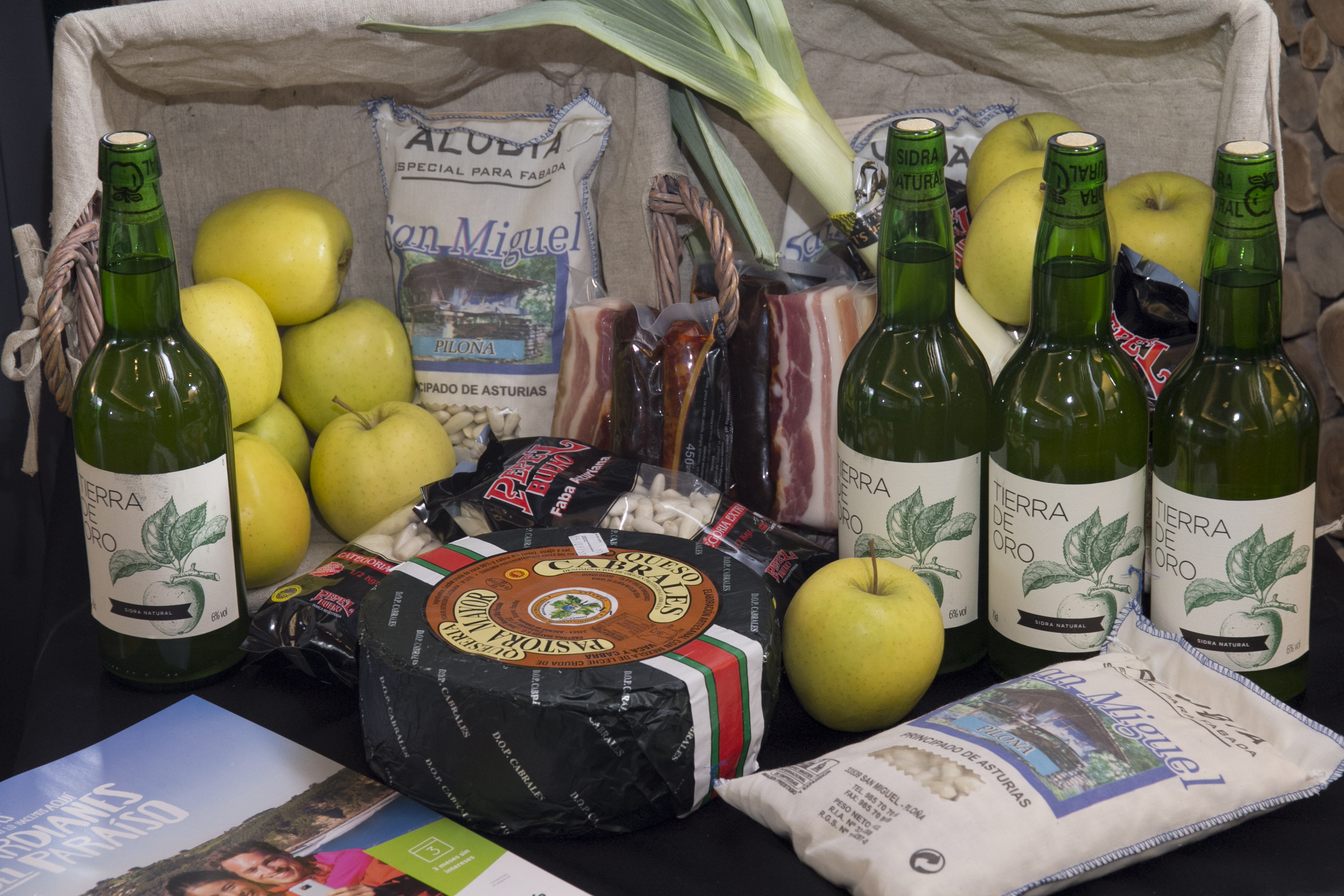 Bodegón de prodcutos de Asturias